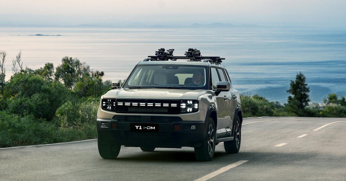 Volkswagen’s ID.4 EV SUV Aims for Mainstream, Not Tesla